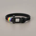 Bracelet corde mousqueton acier et fil arc-en-ciel - Vue 1 - bracelet corde